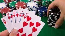 Poker — żetony i karty
